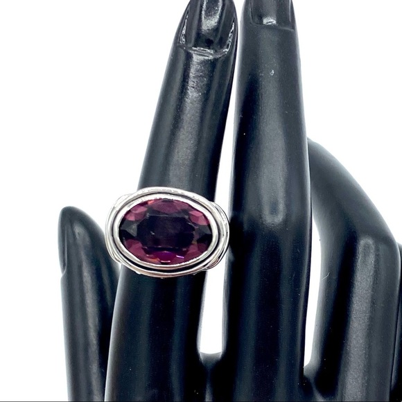 Purple stone ring set in silver. Size 5 3/4 - Picture 4 of 5
